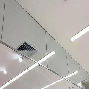 玻璃擋煙垂壁施工(圖1) 辦公區(qū)擋煙垂壁.jpg